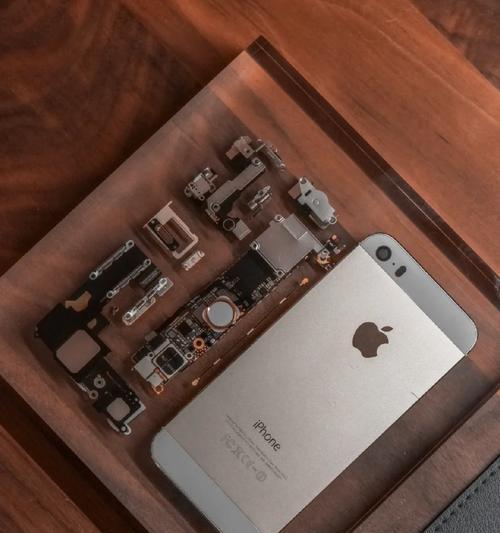 iPhone5s山寨版（华丽外表与有限性能的结合，体验高端手机的替代选择）