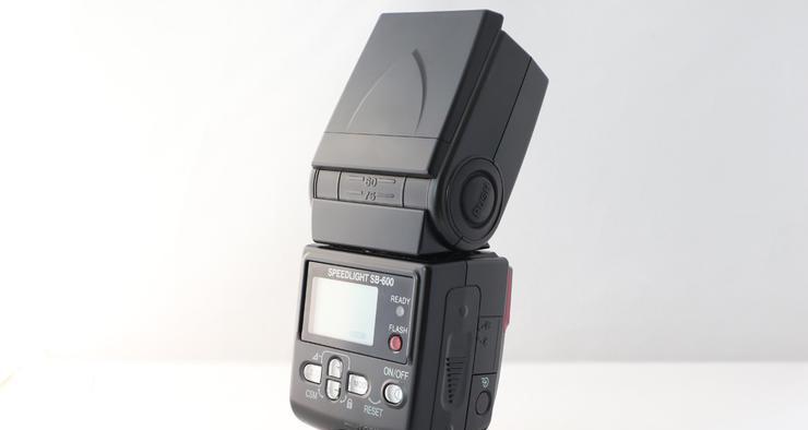 尼康SB300闪光灯性能全面解析（尼康SB300闪光灯的特点及优势剖析）