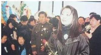 香妃刘丹真实死因揭秘（一起追寻历史真相的神秘谜案）